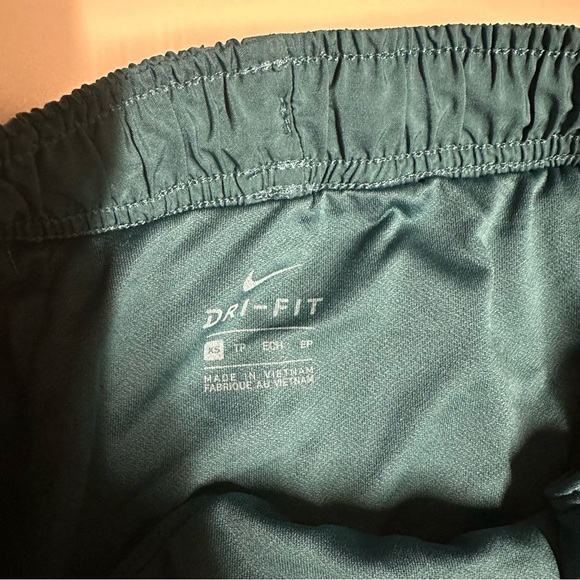 Nike Dri Fit Womens Green Tempo Running Shorts Size XS Athletic - Picture 4 of 8